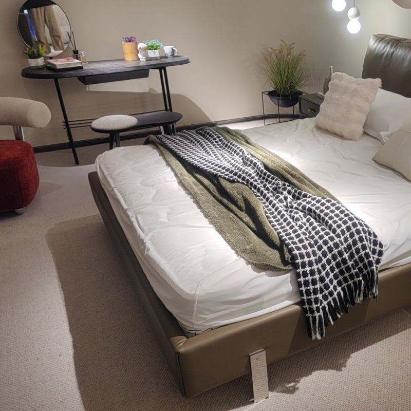 Dream in Comfort: Italian Fabric Tech Bed with Adjustable Features-海智集-