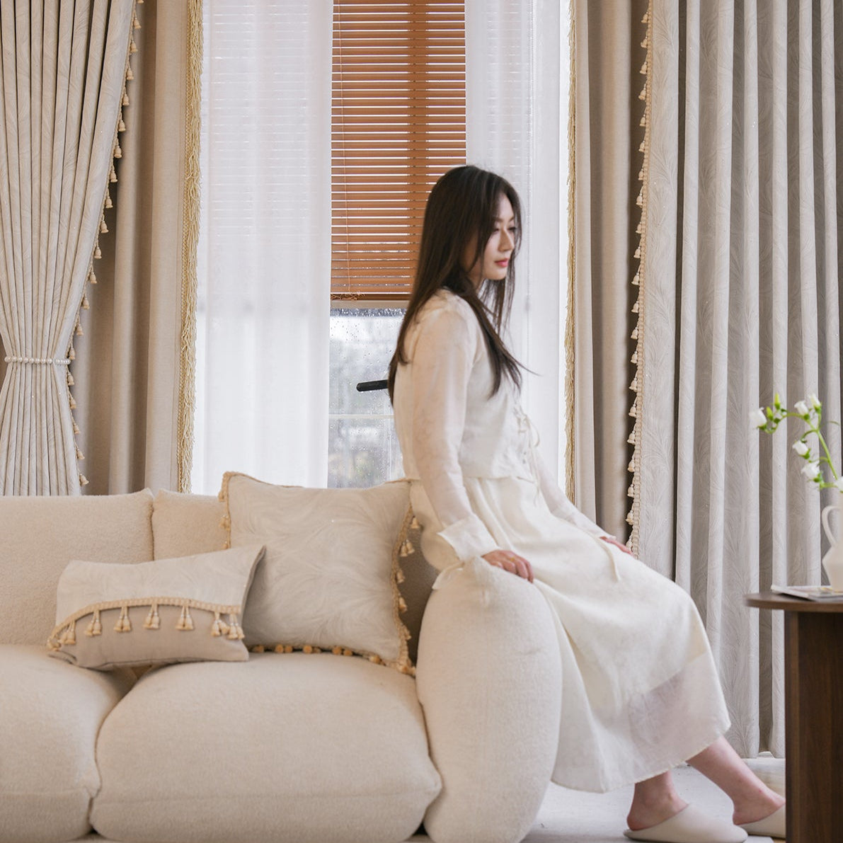 The gentle breeze brings floating feathers Curtain:features a stunning woven jacquard pattern-海智集-