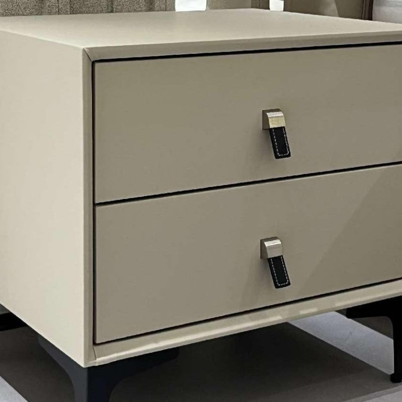 Bedside table: Versatile in style, suitable for various bedroom decoration styles such as modern, light luxury, and European-海智集-