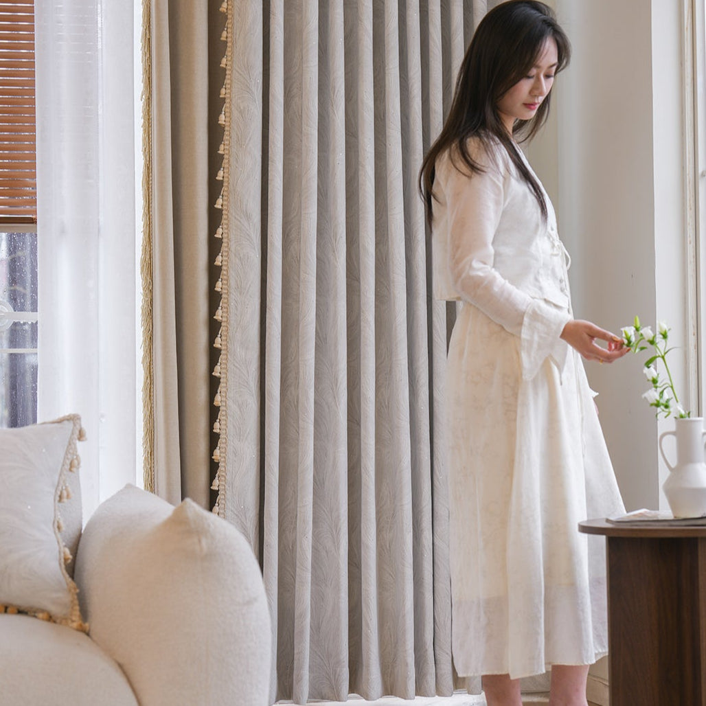 The gentle breeze brings floating feathers Curtain:features a stunning woven jacquard pattern-海智集-