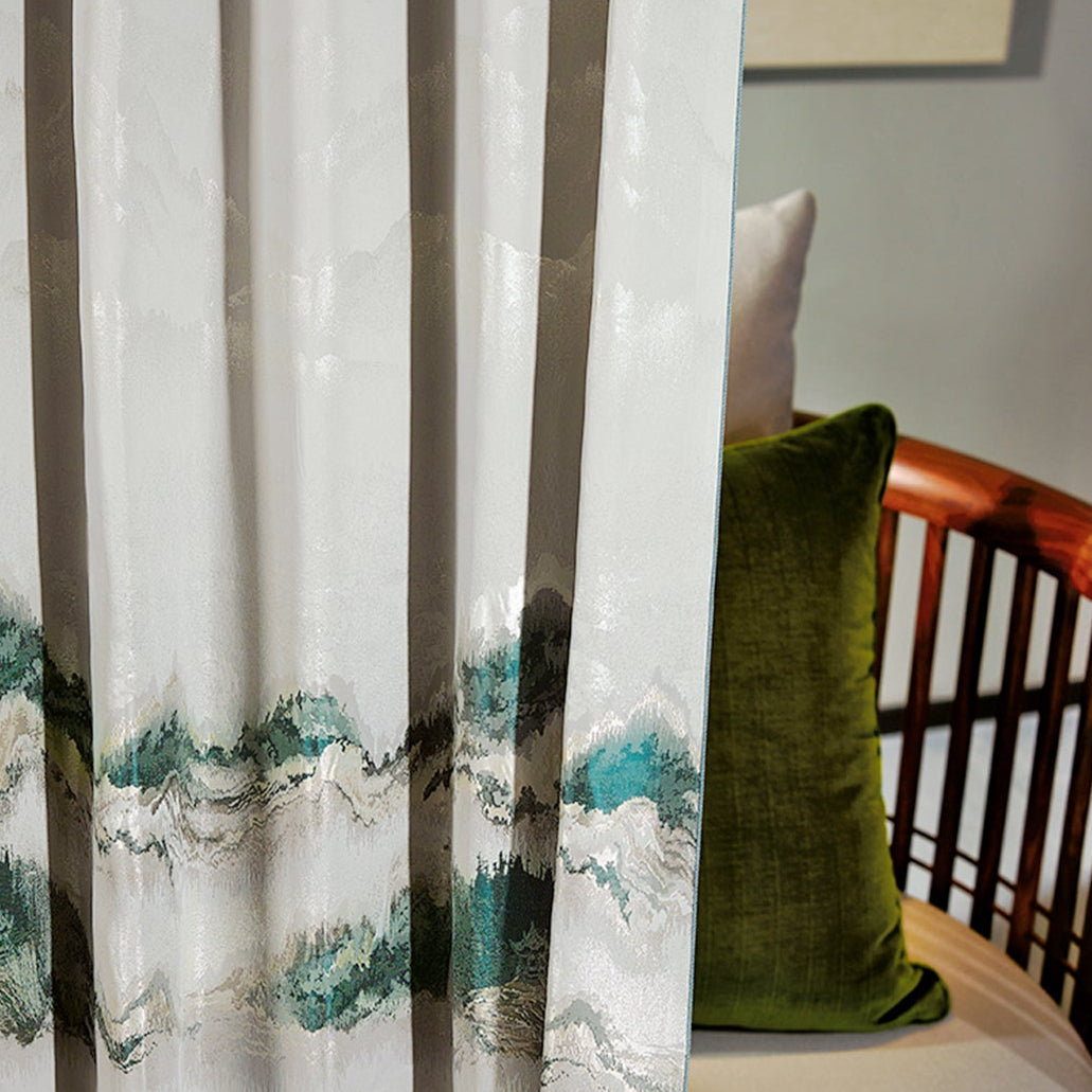 The lush green curtains: They are subtle and enhance the luster of the space without being overly exaggerated-海智集-