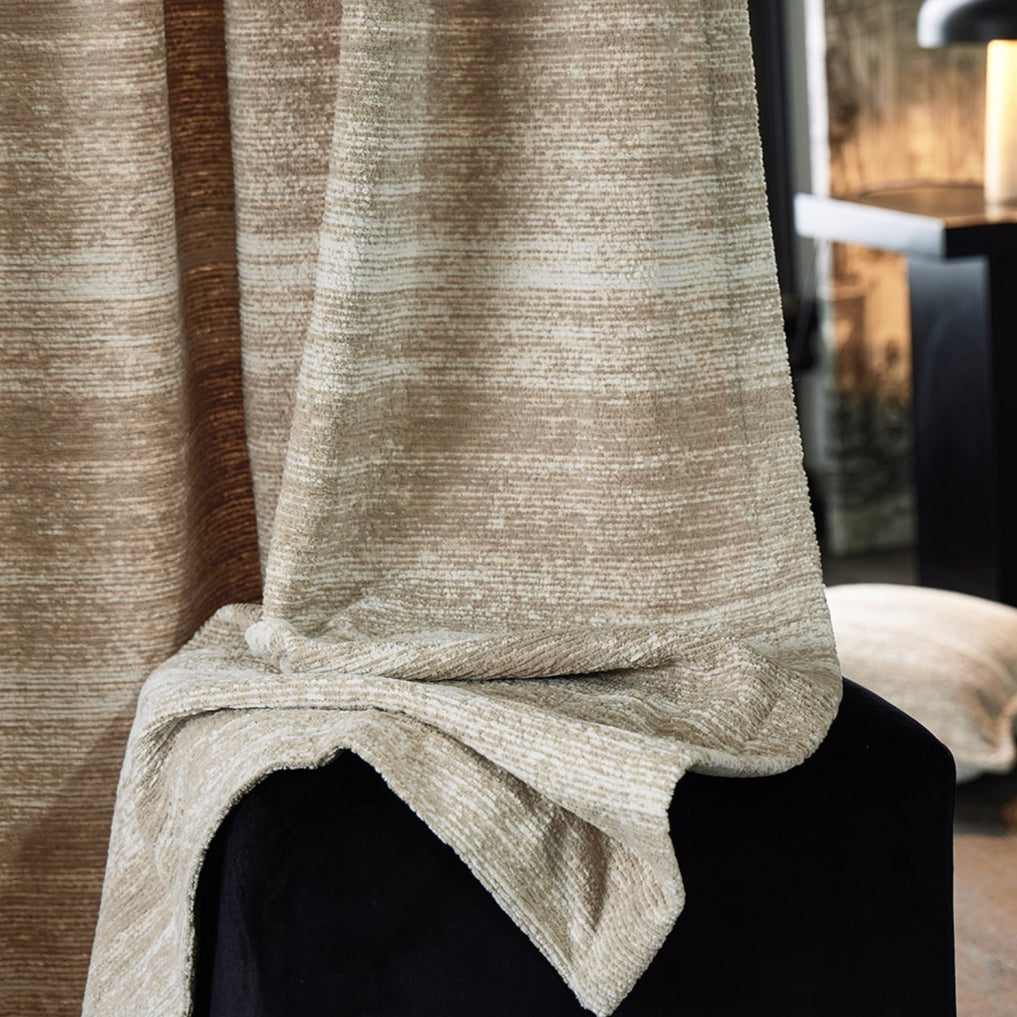 The brocade is fluttering gently Curtain: The color-woven design offers a stunning visual appeal that is sure to impress-海智集-