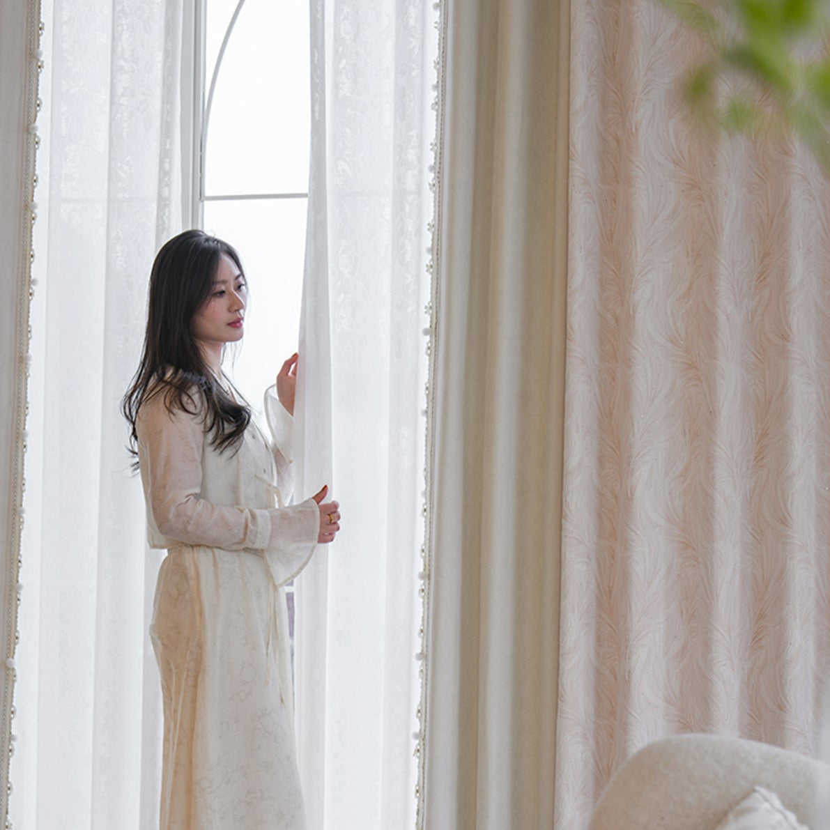 Illusory feathers and flowing light Curtain:features a stunning woven jacquard pattern that elevates any room's aesthetic-海智集-